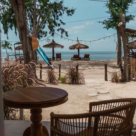 Sunscape Villa - Beachfront And Private Pool Gili Air Zewnętrze zdjęcie