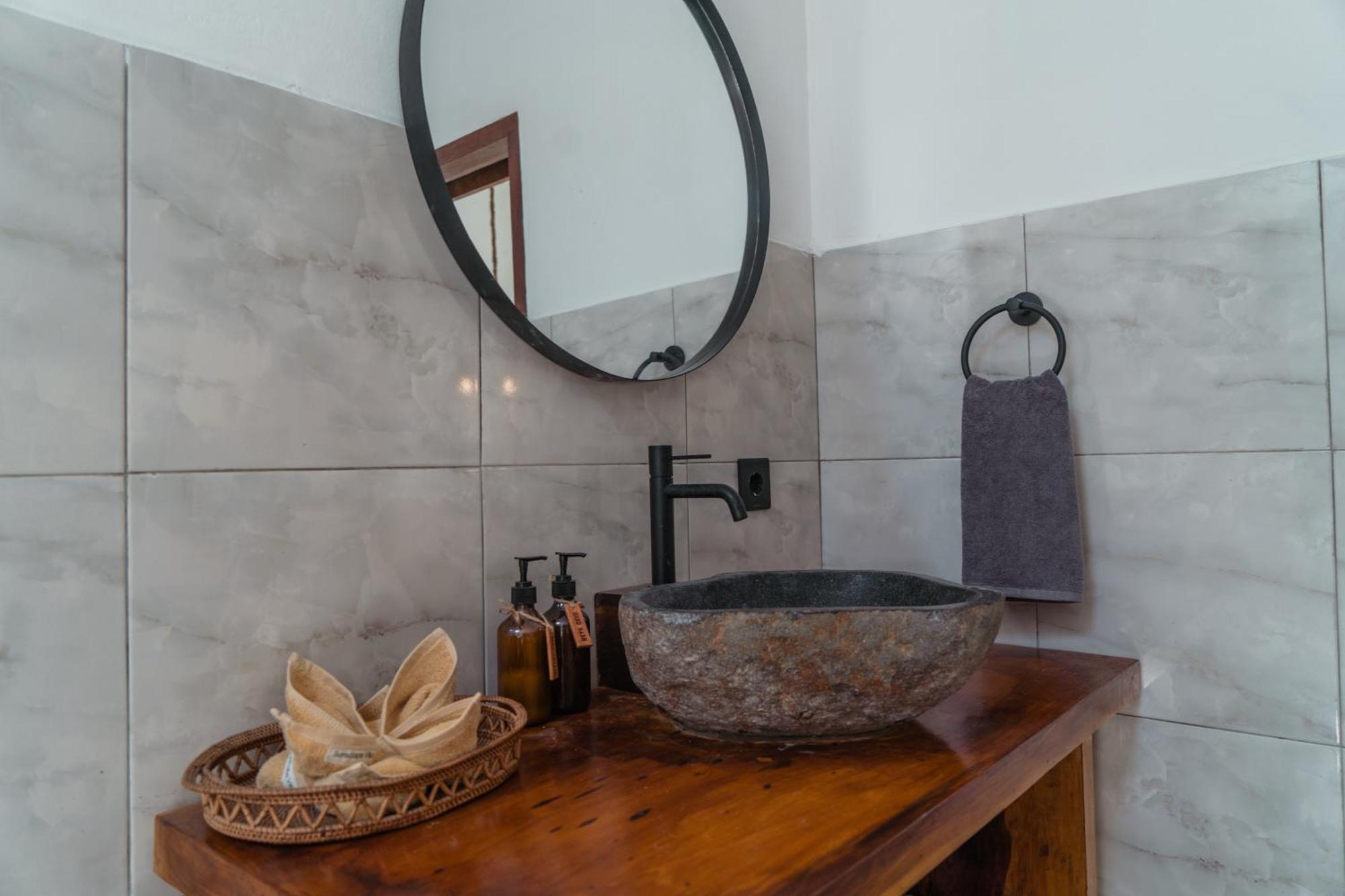 Sunscape Villa - Beachfront And Private Pool Gili Air Zewnętrze zdjęcie