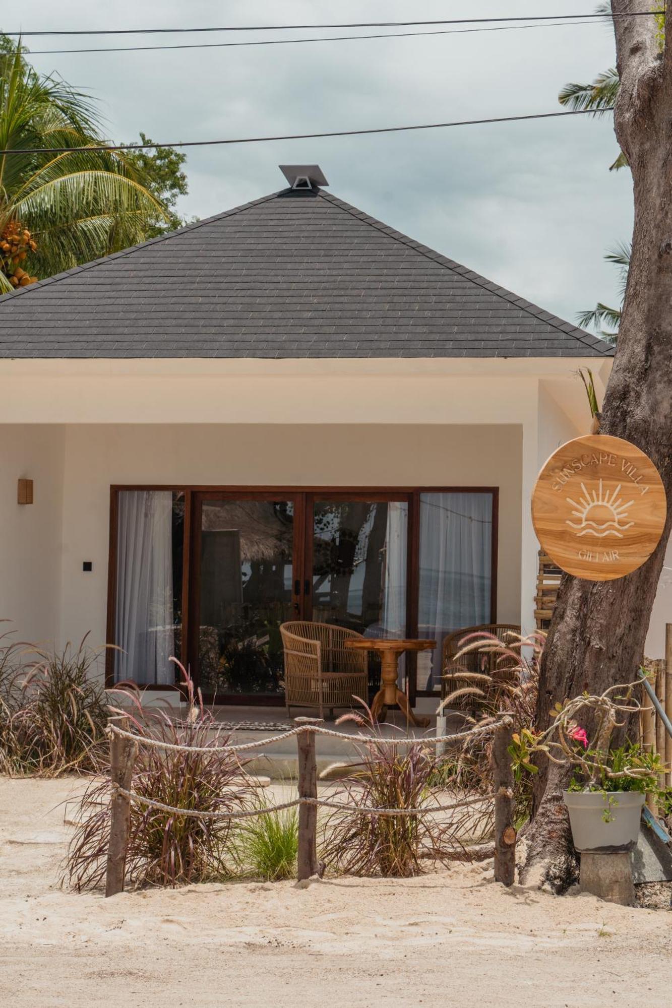 Sunscape Villa - Beachfront And Private Pool Gili Air Zewnętrze zdjęcie