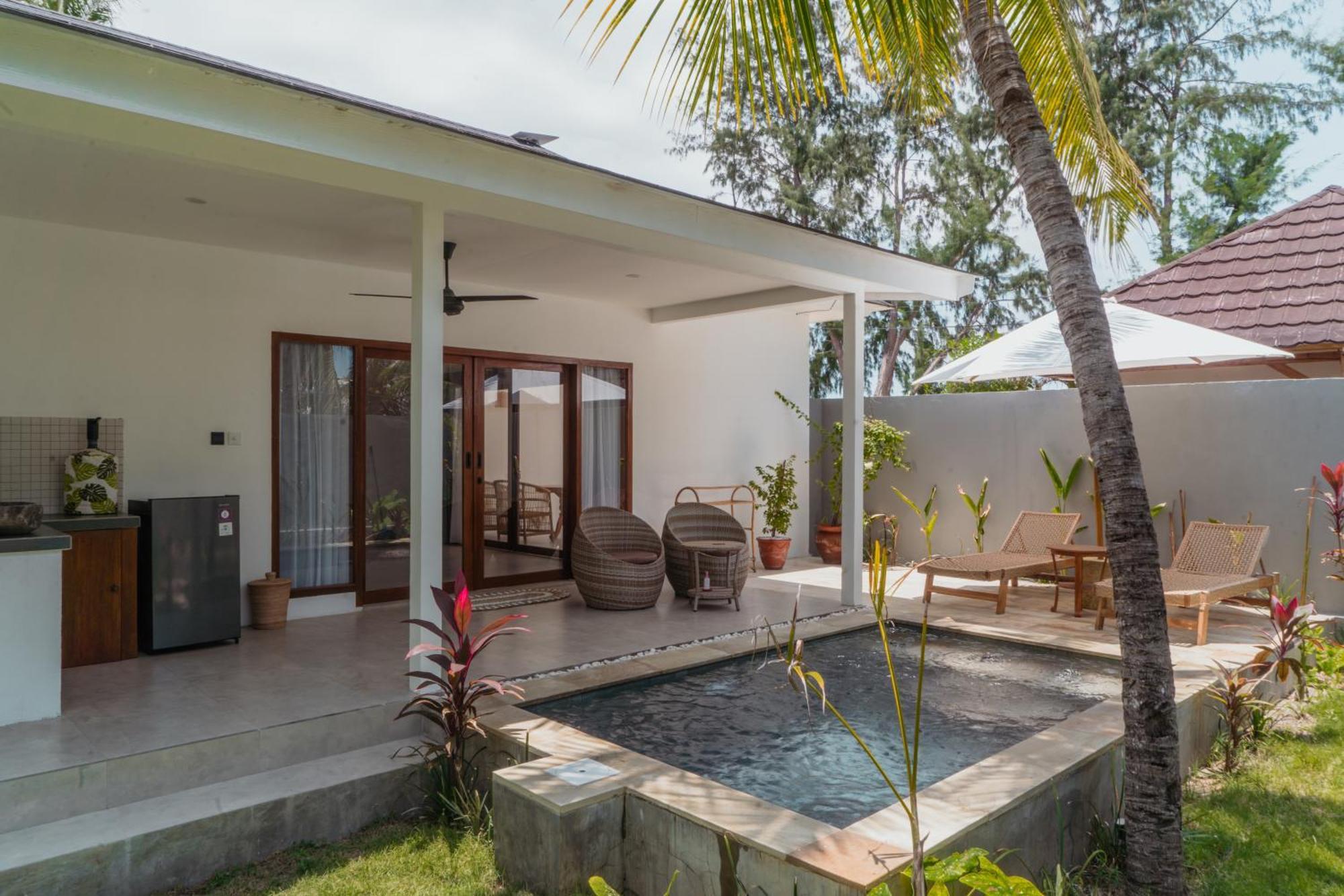 Sunscape Villa - Beachfront And Private Pool Gili Air Zewnętrze zdjęcie