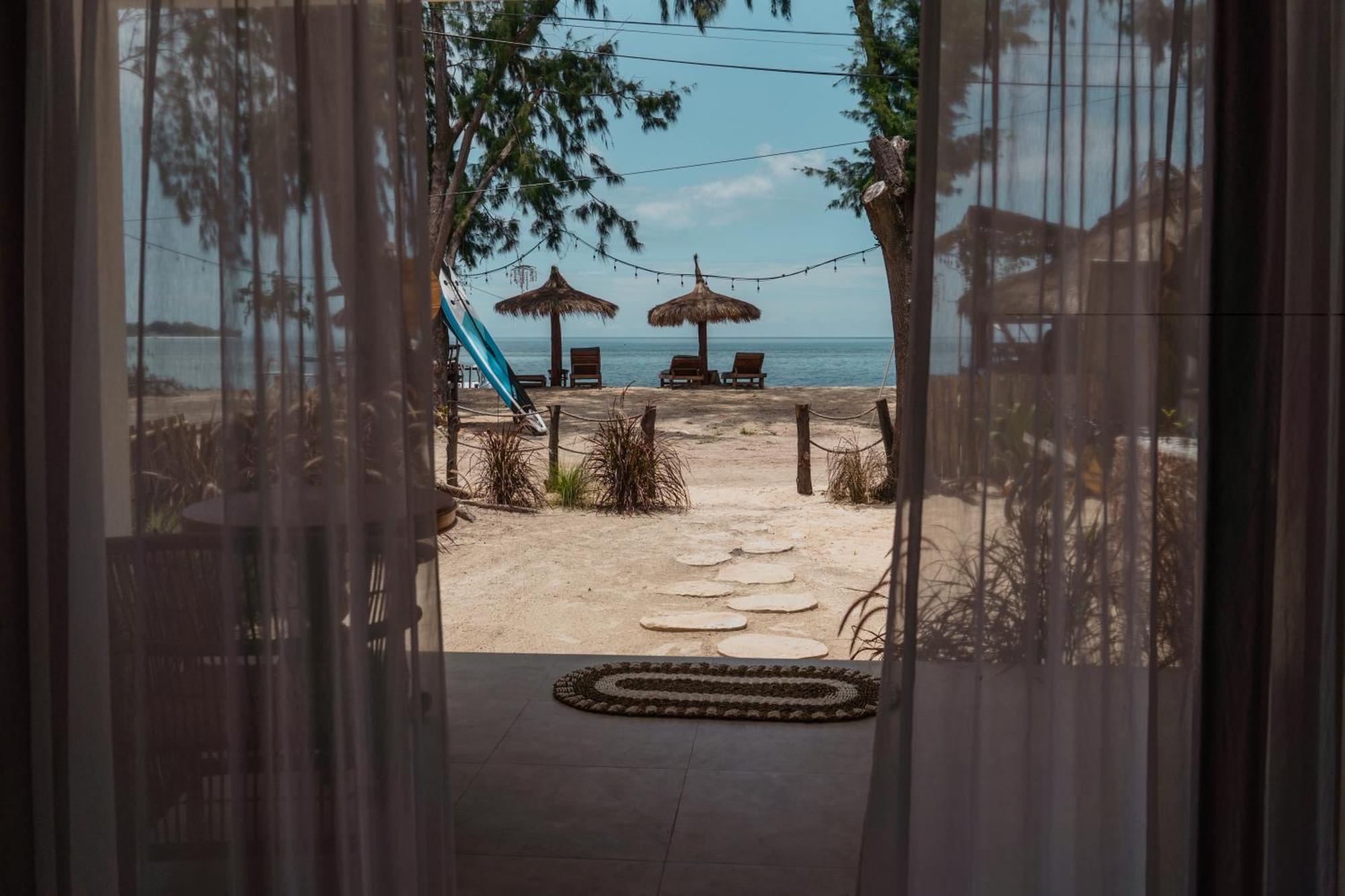 Sunscape Villa - Beachfront And Private Pool Gili Air Zewnętrze zdjęcie