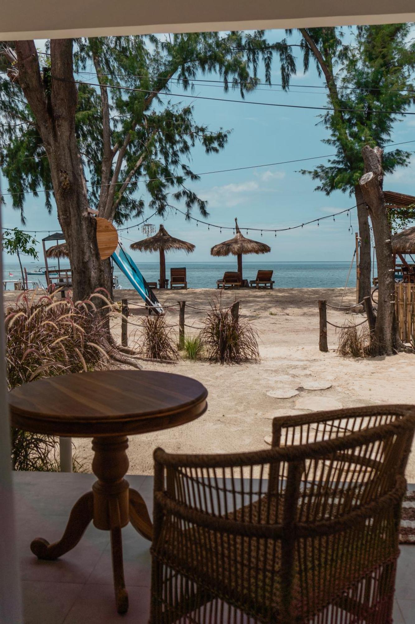 Sunscape Villa - Beachfront And Private Pool Gili Air Zewnętrze zdjęcie